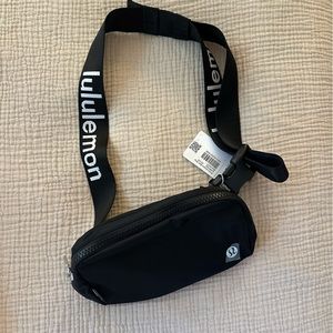 Lululemon Everywhere Belt Bag